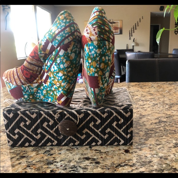 Aldo African Print Wedges - Picture 4 of 4